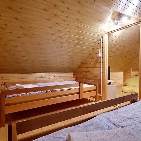 Drewniany Dom Z Pieknym Ogrodem Ferienhaus *