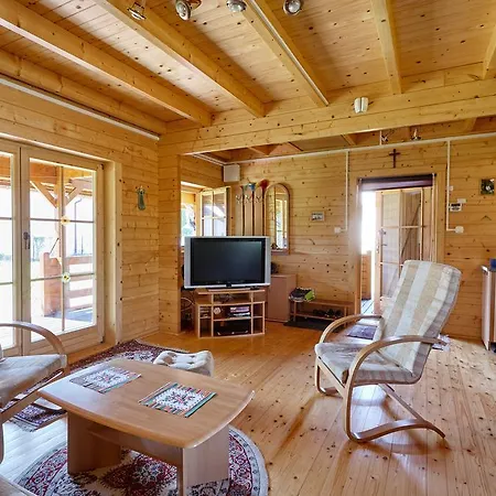 Ferienhaus Drewniany Dom Z Pieknym Ogrodem
