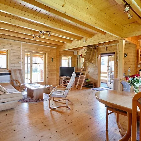 Ferienhaus Drewniany Dom Z Pieknym Ogrodem
