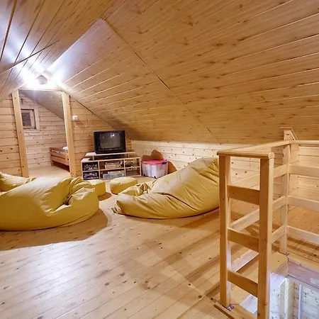 Drewniany Dom Z Pieknym Ogrodem Ferienhaus Salzberg